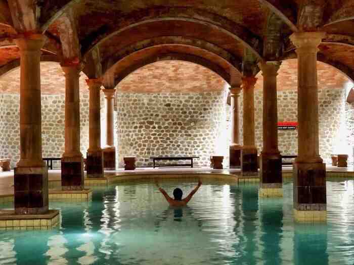 imagen de una piscina de baño turco