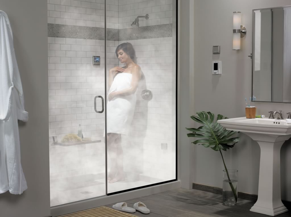 Ducha residencial adaptada para una sesión de baño de vapor.